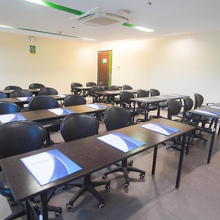 Go Hotels Bacolod Buitenkant foto