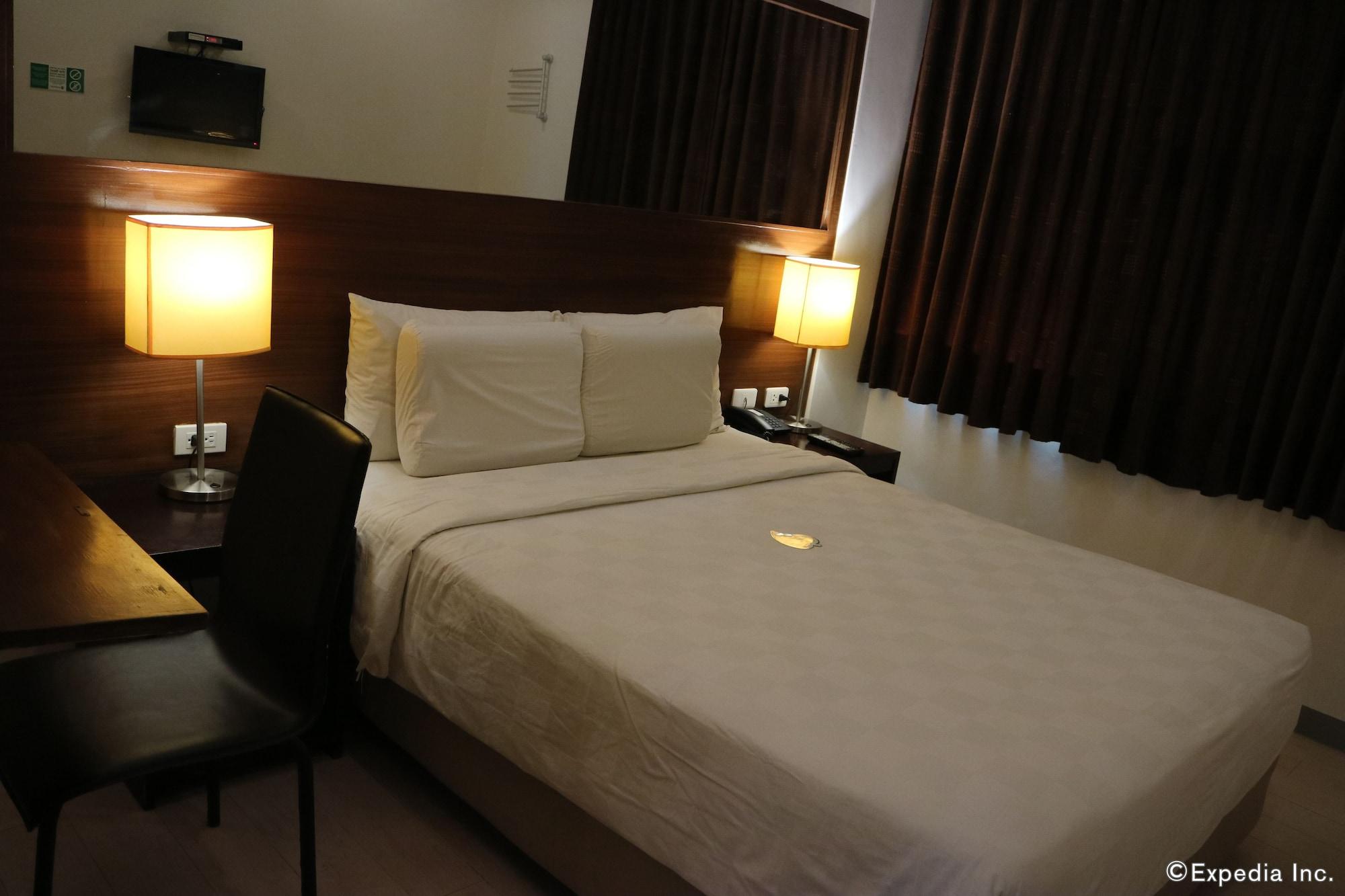 Go Hotels Bacolod Buitenkant foto