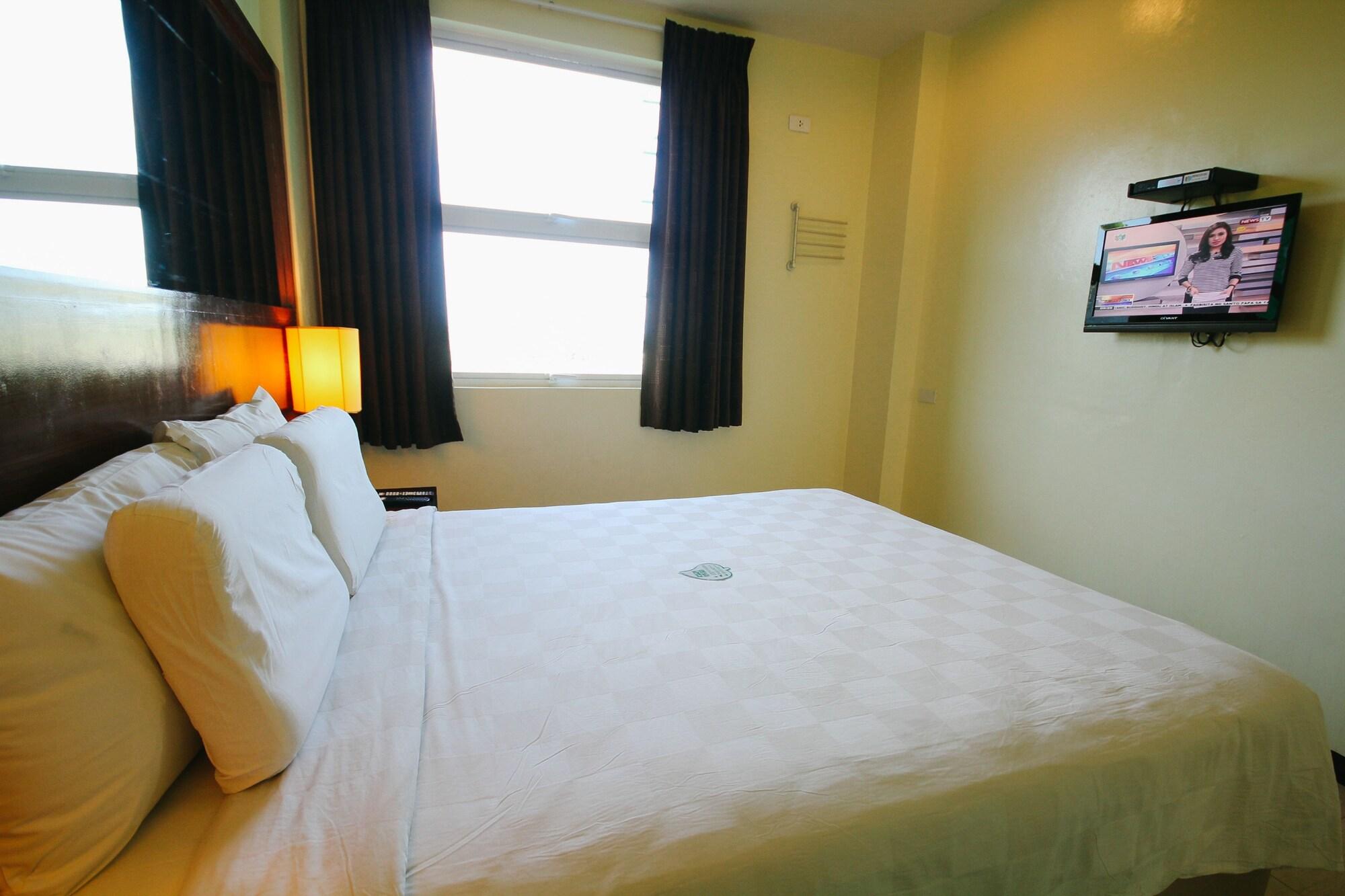 Go Hotels Bacolod Buitenkant foto