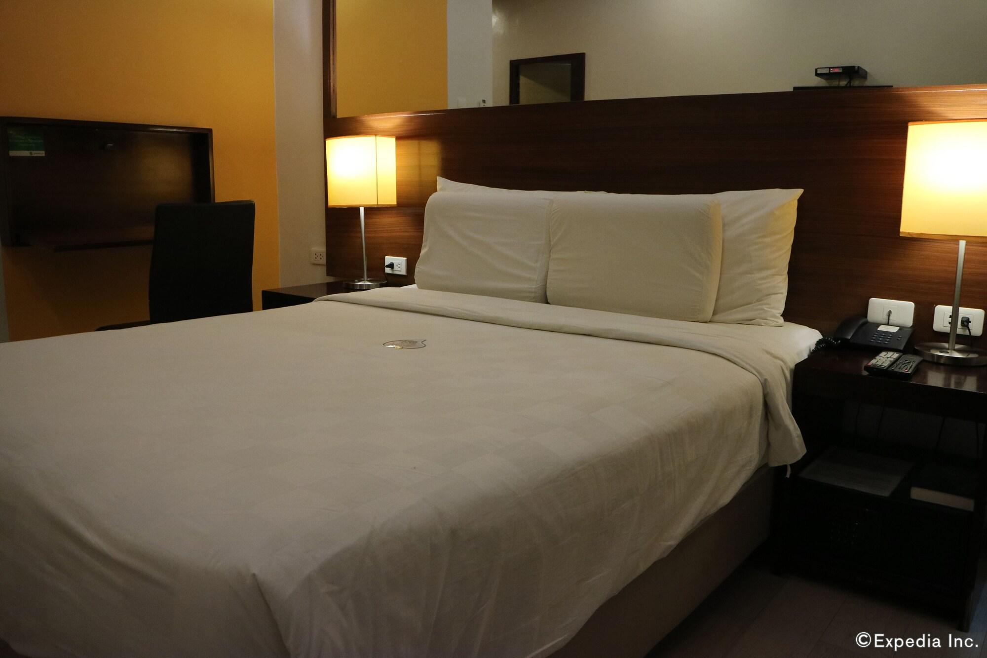 Go Hotels Bacolod Buitenkant foto