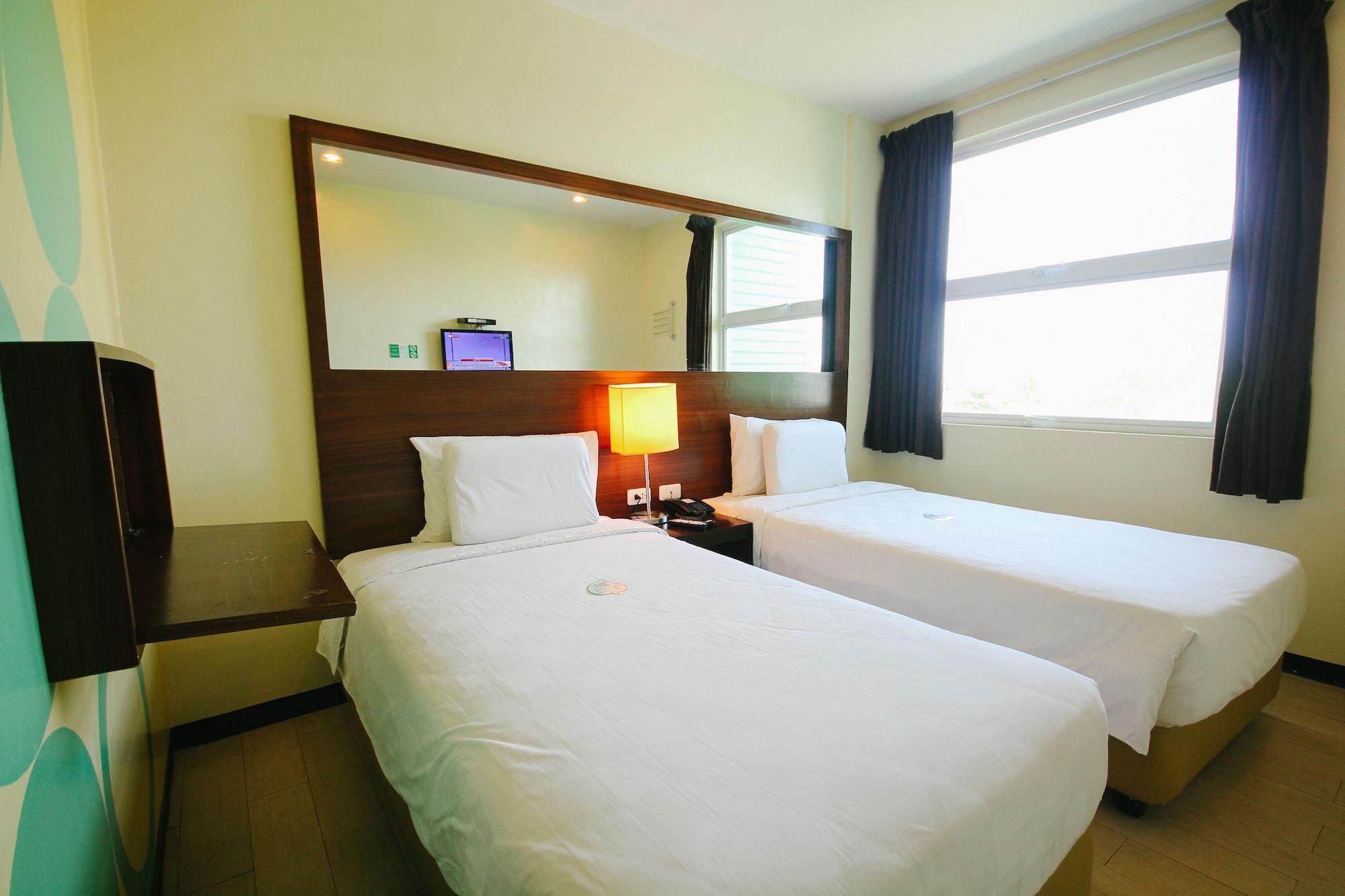 Go Hotels Bacolod Buitenkant foto