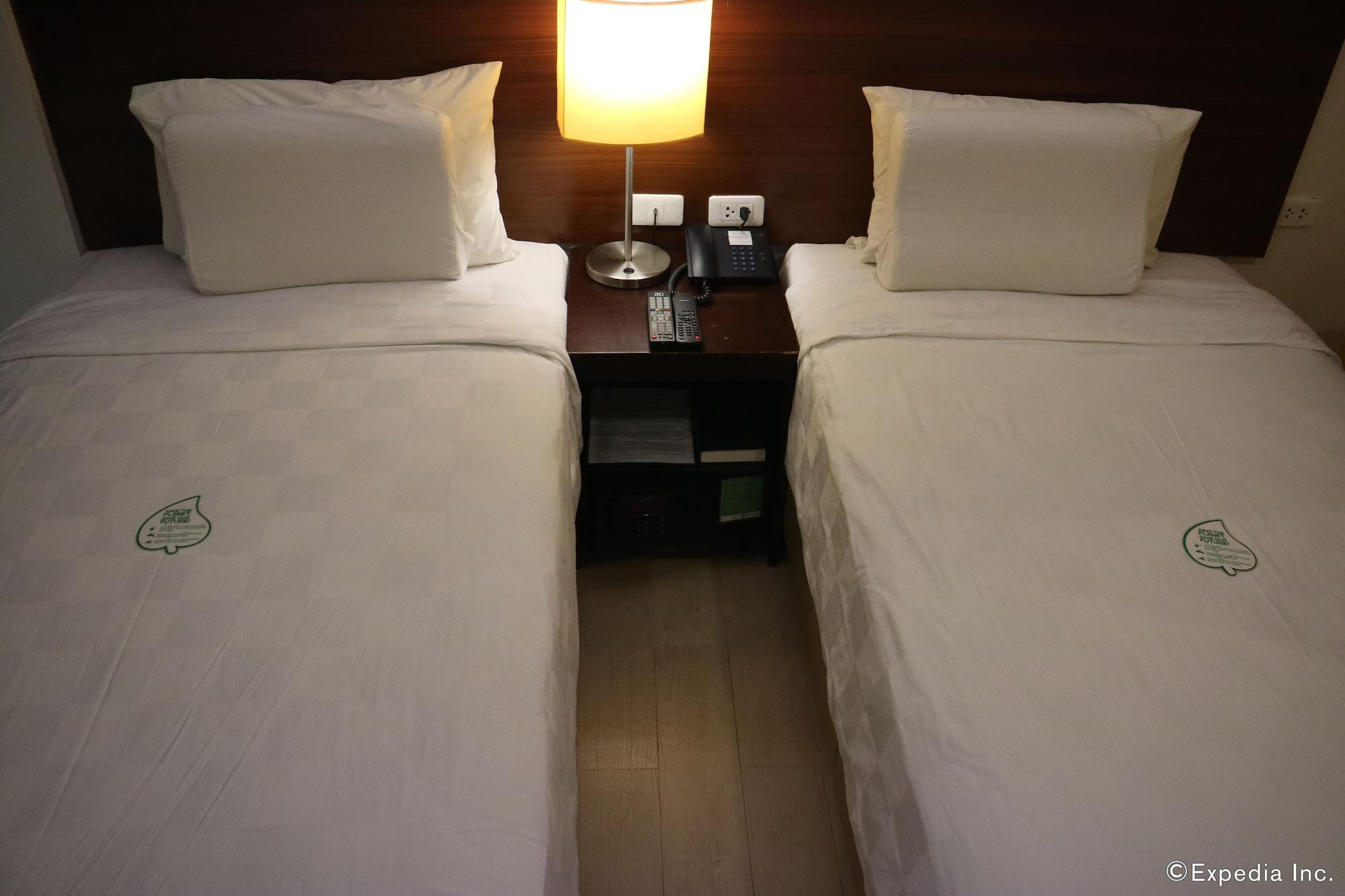 Go Hotels Bacolod Buitenkant foto