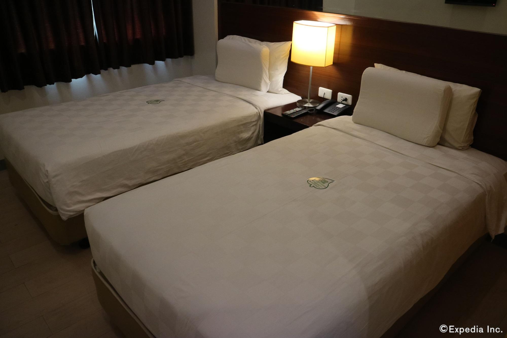 Go Hotels Bacolod Buitenkant foto