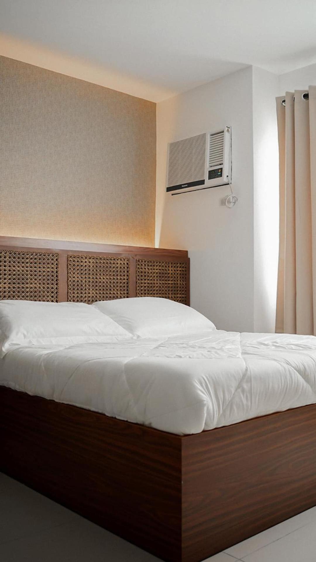 Go Hotels Bacolod Buitenkant foto