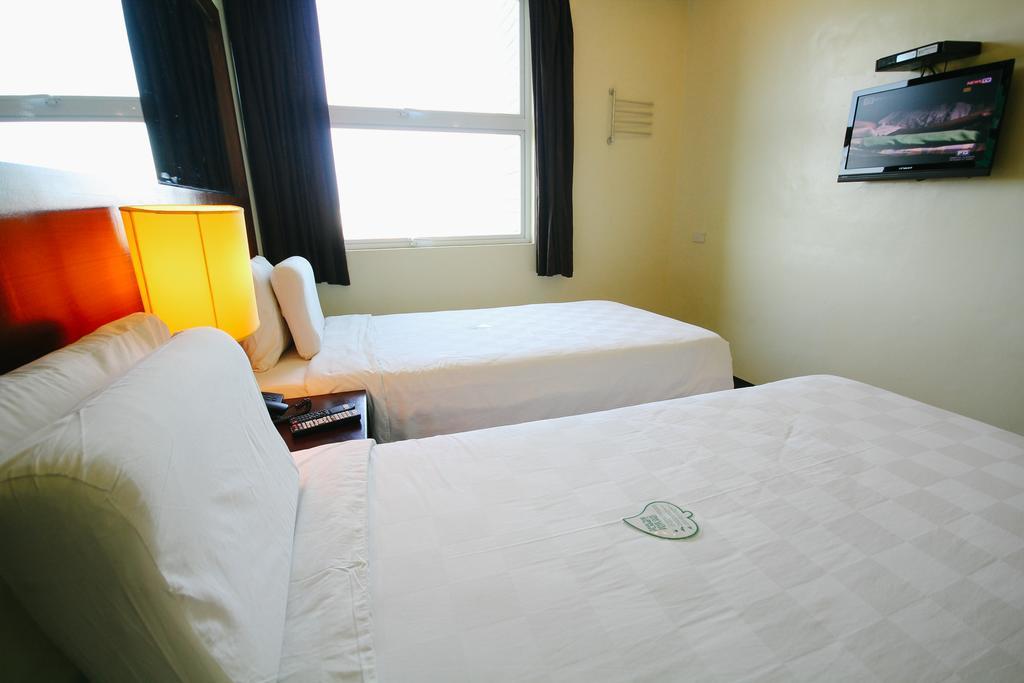 Go Hotels Bacolod Buitenkant foto