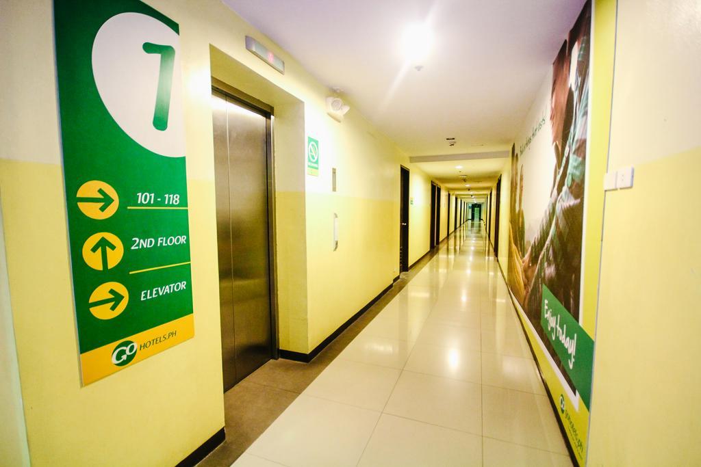 Go Hotels Bacolod Buitenkant foto