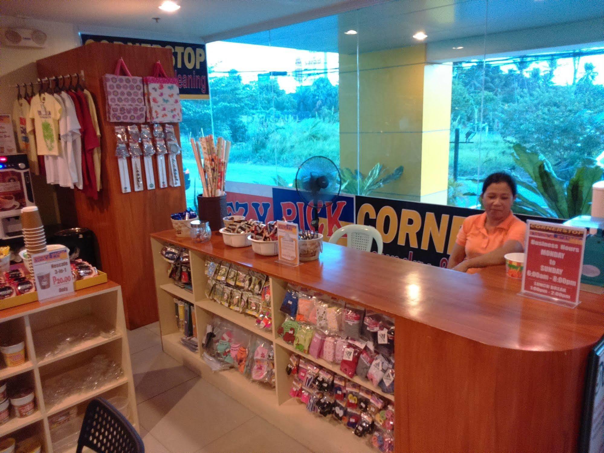 Go Hotels Bacolod Buitenkant foto