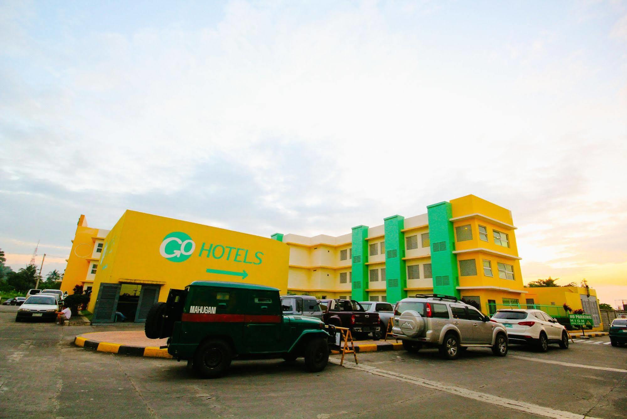 Go Hotels Bacolod Buitenkant foto